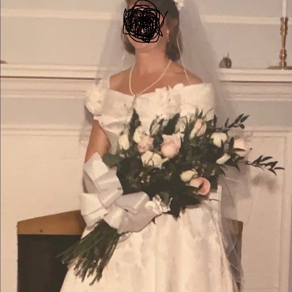 traditional ballroom wedding dress & veil size 8
